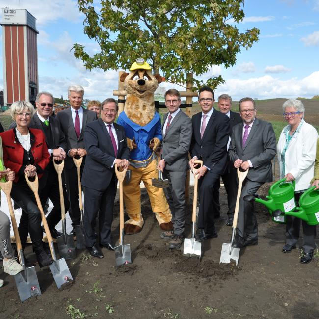 2018 09 24 Pressefoto Baumpflanzung Armin Laschet web